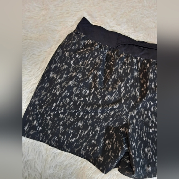 Under Armour Black Patterned Athletic Shorts - Picture 8 of 10